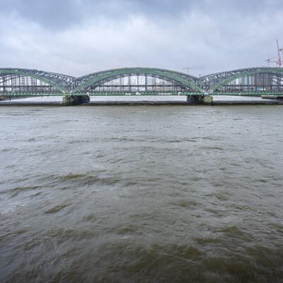 Norderelbbrücke vom Wasser aus fotografiert