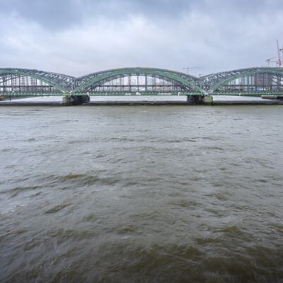 Norderelbbrücke vom Wasser aus fotografiert