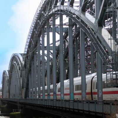 ICE auf der Norderelbbrücke