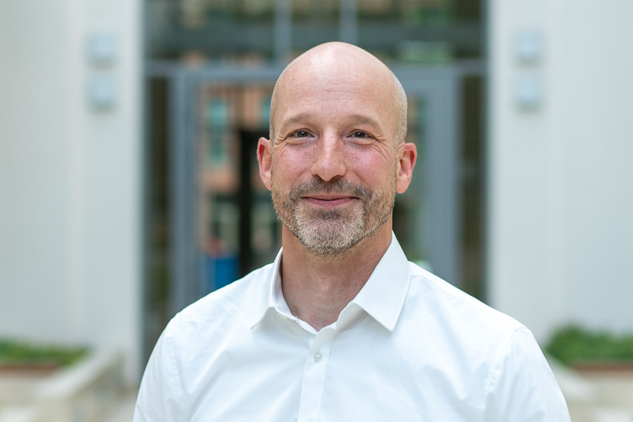 Portraitfoto Daniel Wolf