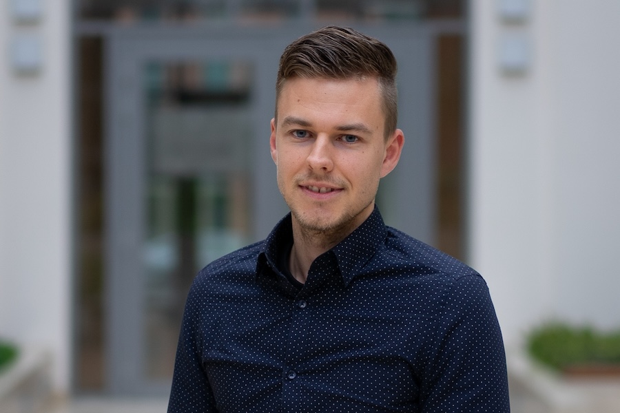 Portraitfoto Florian Schüler